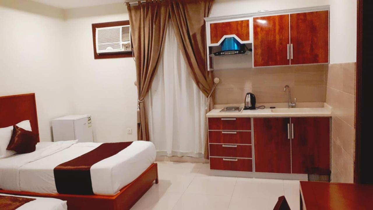 Iwan Alandalusia Al Ajaweed Aparthotel Jeddah Exterior photo